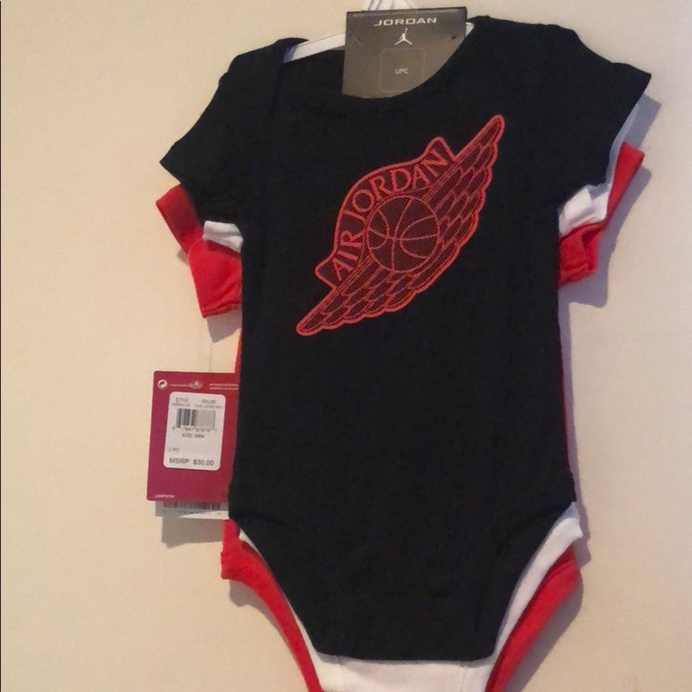 3/6 month onesies 3pk